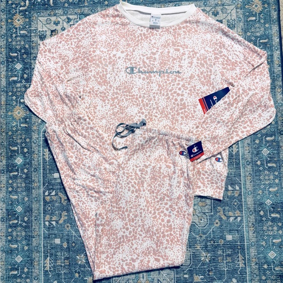 🆕CHAMPION Pink Leopard Hacci Pajama Set, Size Medium - Picture 2 of 14